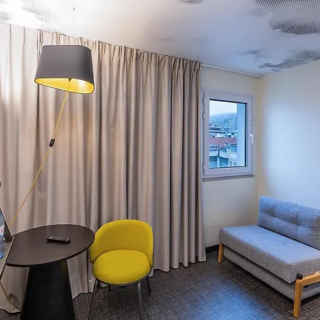 Отель Ibis Saldanha 2*