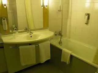 Ibis Saldanha 2*